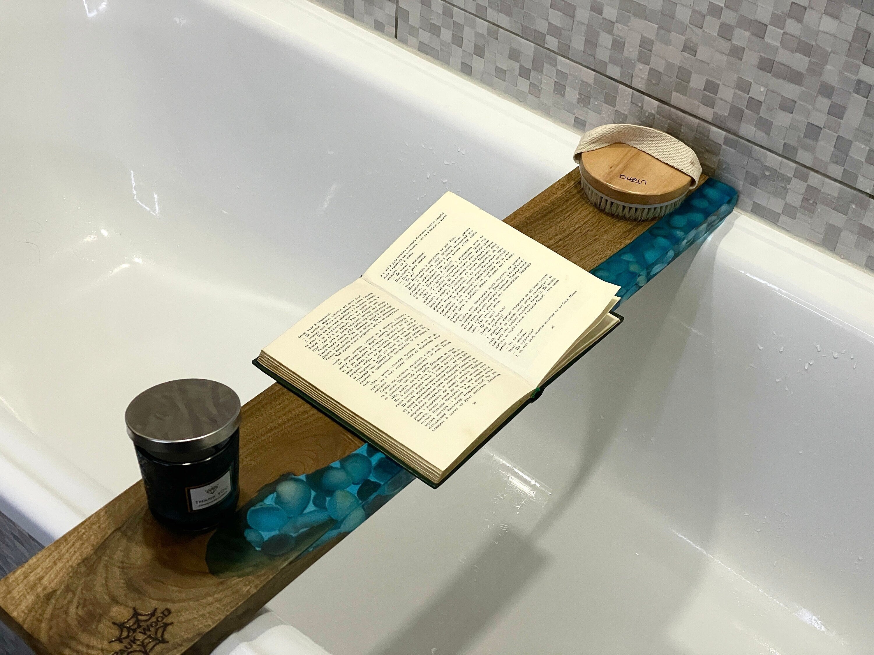 Epoxy resin custom bath board, bathtub tray with wine holder, wooden bath board, bathtub tray, bathtub wooden caddy with epoxy reisen