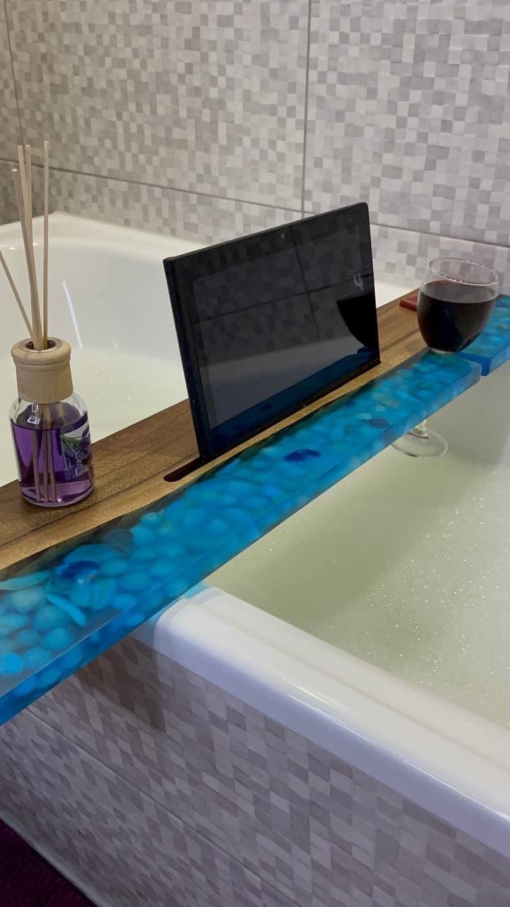 Epoxy resin custom bath board, bathtub tray with wine holder, wooden bath board, bathtub tray, bathtub wooden caddy with epoxy reisen