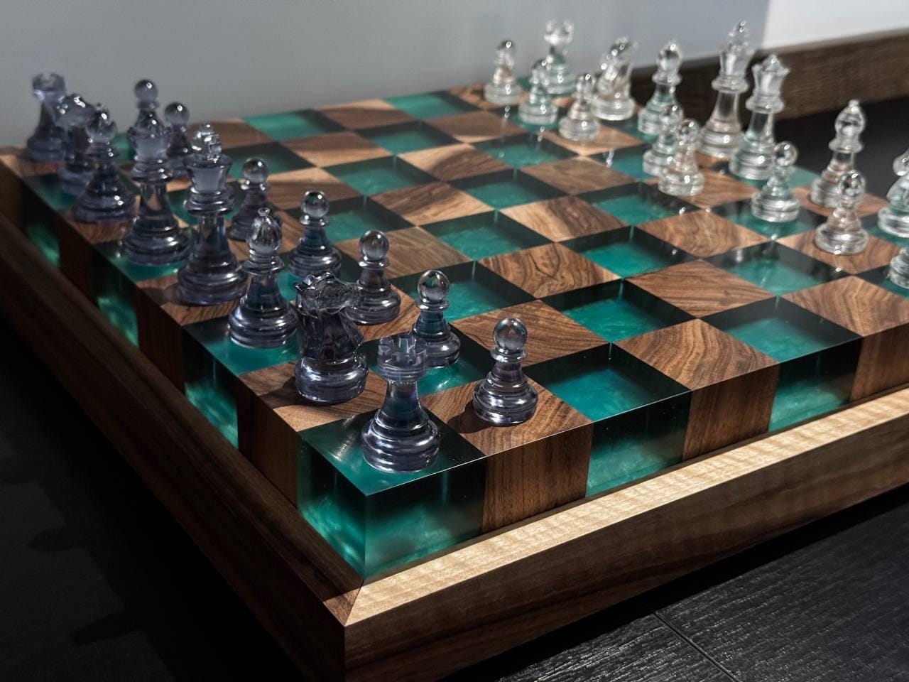 Custom LED Chess Set – Handmade Wood and Epoxy Resin Board – Illuminated Personalized Chess Gift – Unique Game Room Decor